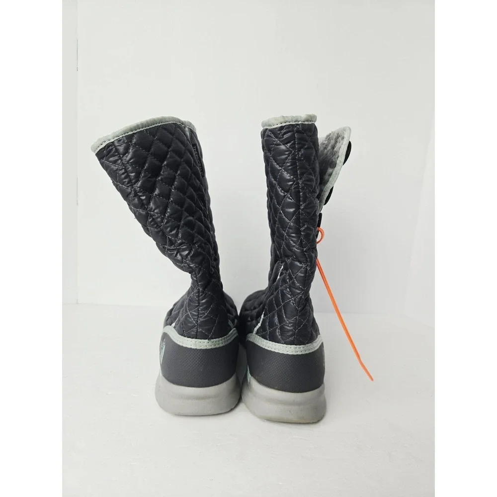 North Face Womens Boots sz 8 Winter button Thermoball quilted